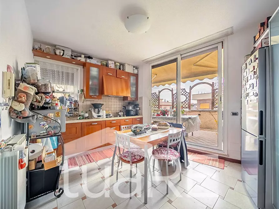 Immagine 7 di Attico in vendita  in Via Prospero Santacroce a Roma