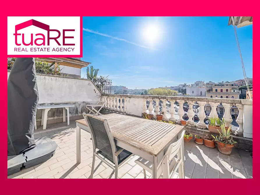 Immagine 1 di Attico in vendita  in Via Ettore Rolli a Roma