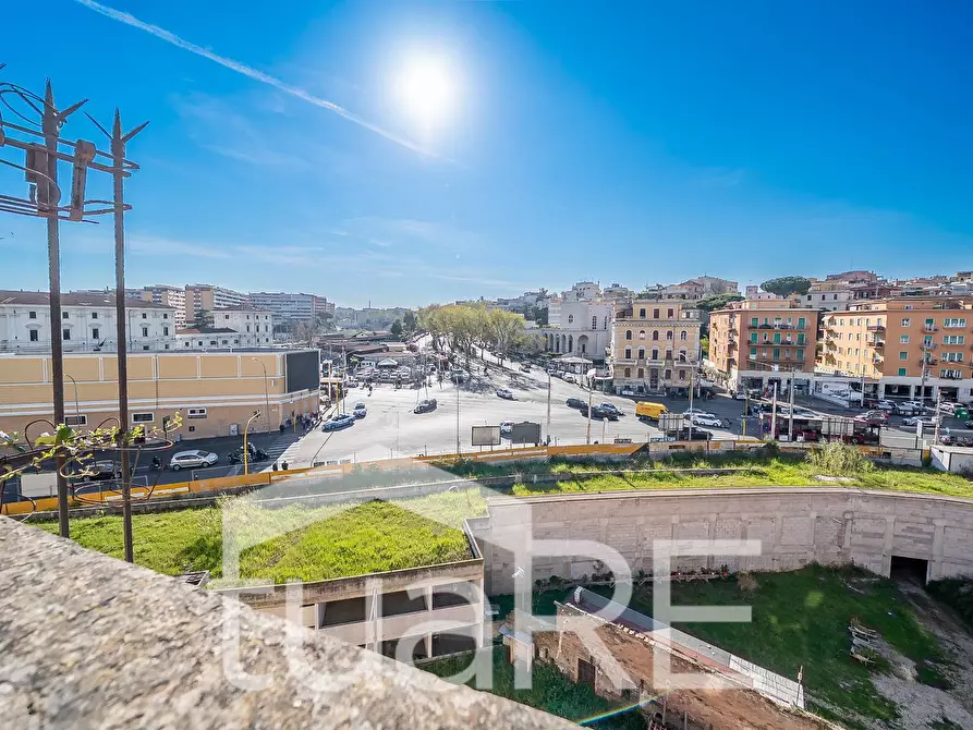 Immagine 2 di Attico in vendita  in Via Ettore Rolli a Roma