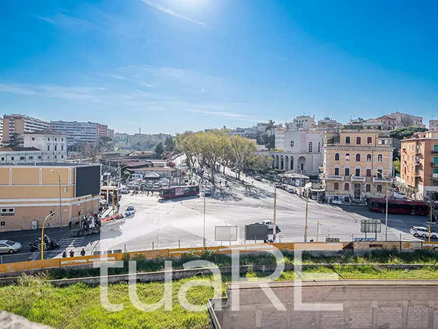 Immagine 3 di Attico in vendita  in Via Ettore Rolli a Roma