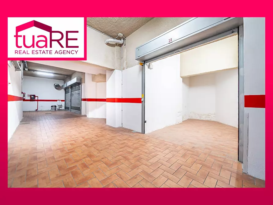 Immagine 1 di Box auto in vendita  in Via Antonio Garbasso a Roma