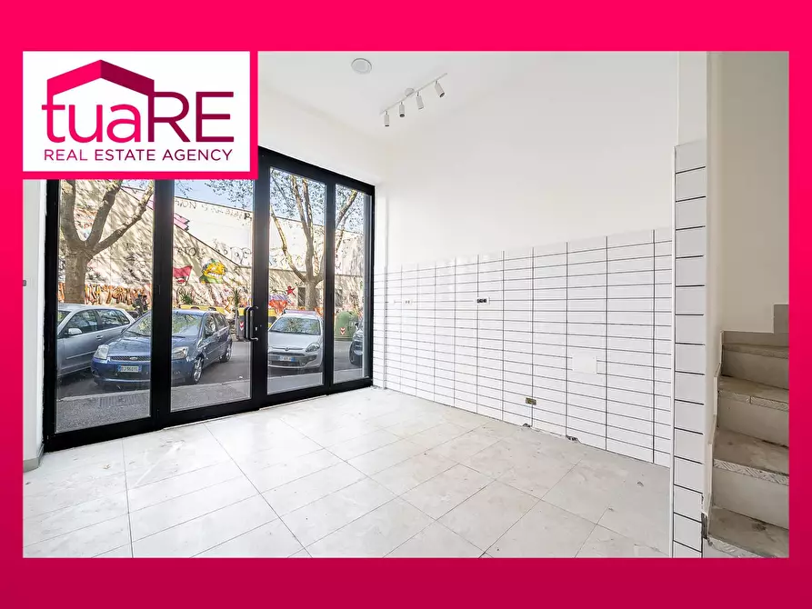 Immagine 1 di Negozio in vendita  in Via Gaspare Gozzi a Roma