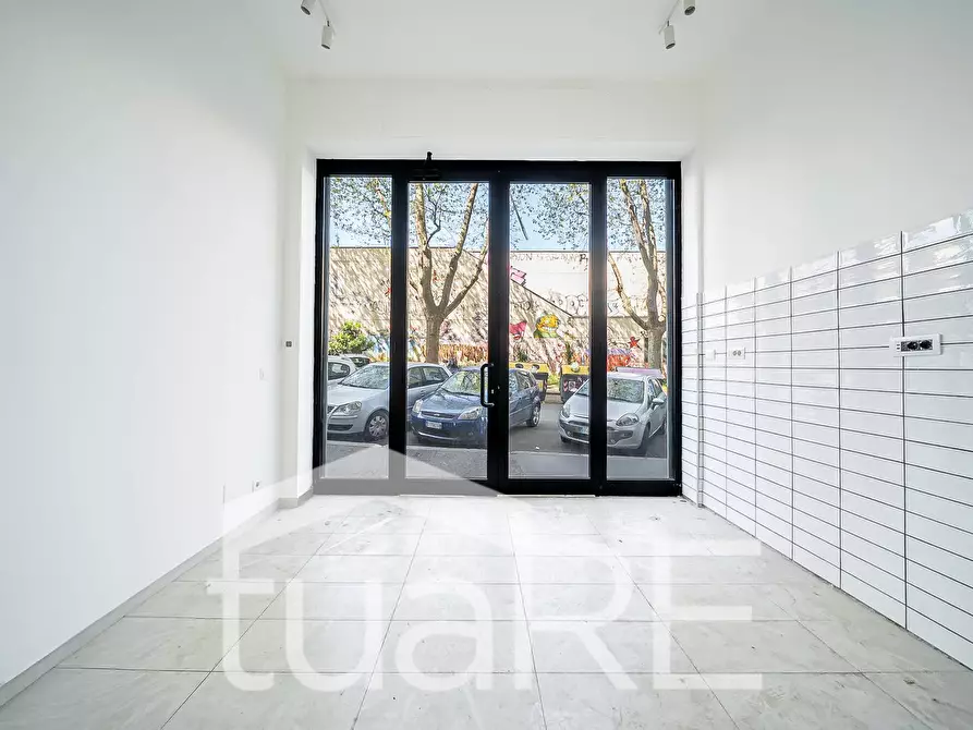 Immagine 2 di Negozio in vendita  in Via Gaspare Gozzi a Roma