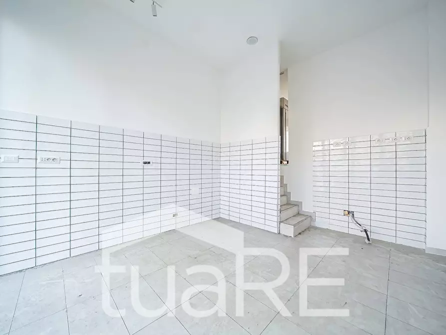 Immagine 5 di Negozio in vendita  in Via Gaspare Gozzi a Roma