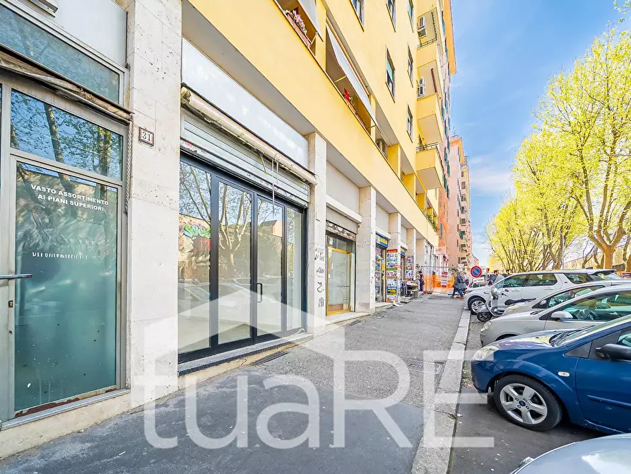 Immagine 8 di Negozio in vendita  in Via Gaspare Gozzi a Roma