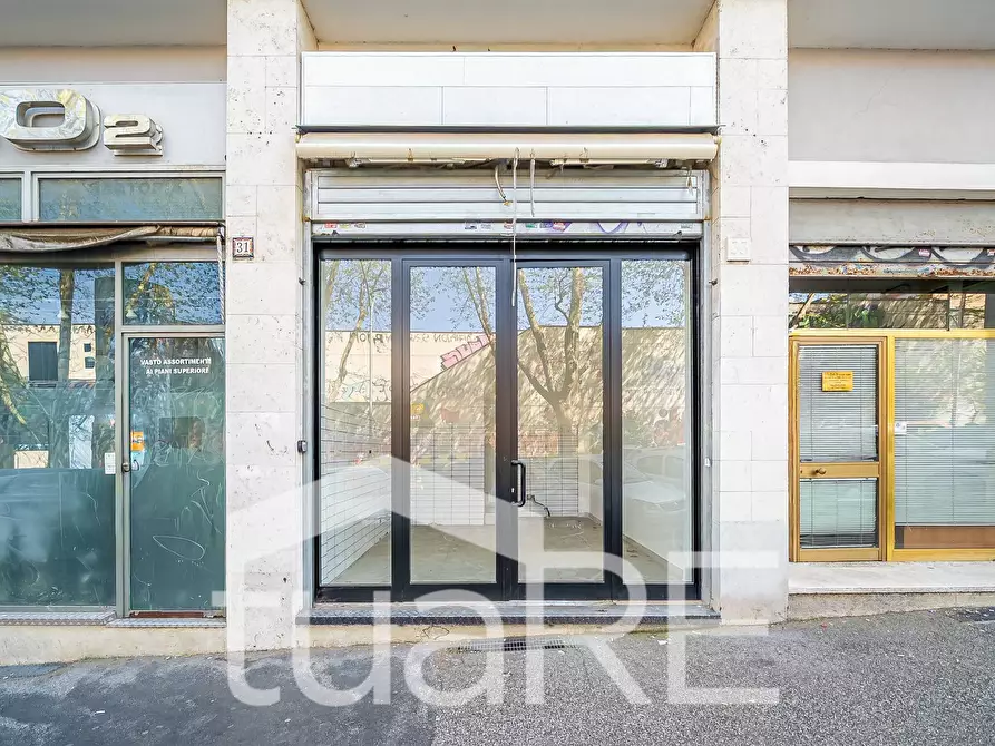 Immagine 9 di Negozio in vendita  in Via Gaspare Gozzi a Roma
