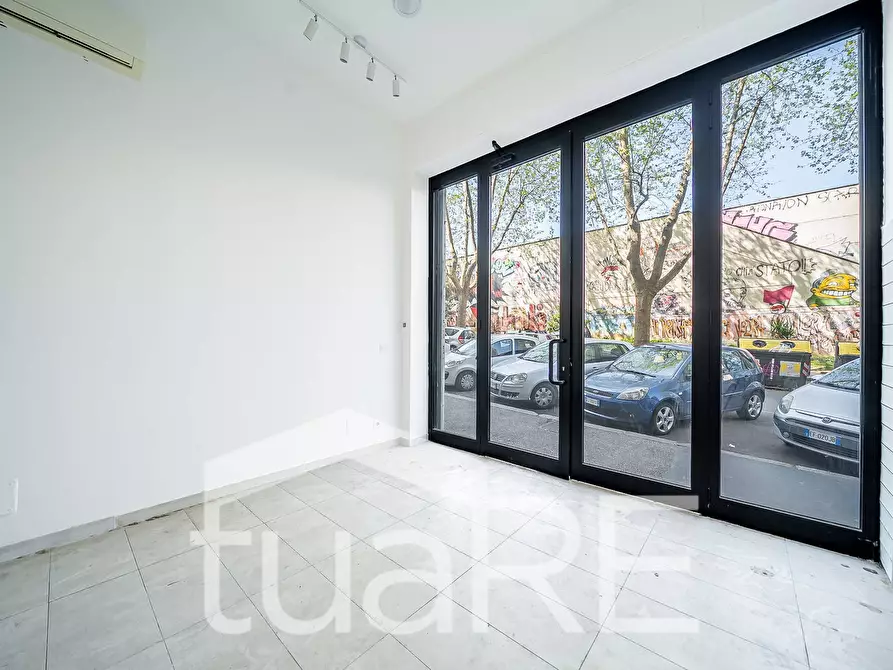 Immagine 17 di Negozio in vendita  in Via Gaspare Gozzi a Roma