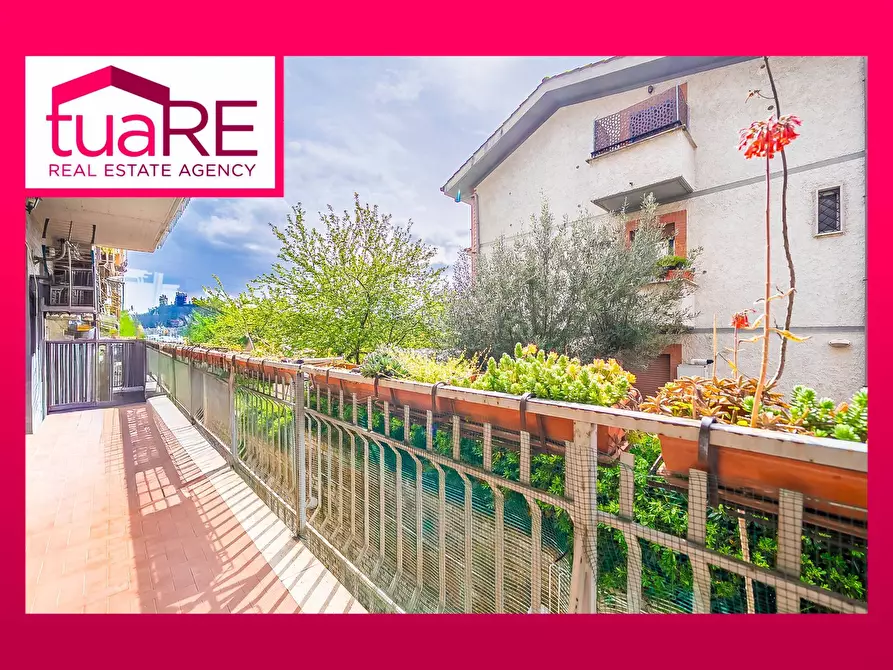 Immagine 1 di Appartamento in vendita  in Via Mombaruzzo a Roma