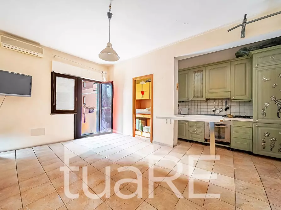 Immagine 3 di Appartamento in vendita  in Via Mombaruzzo a Roma