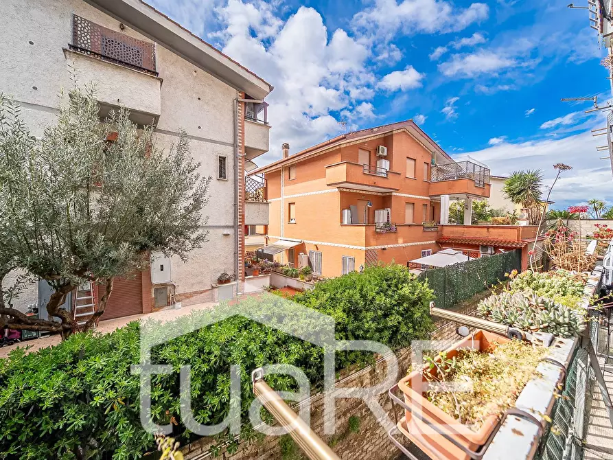 Immagine 8 di Appartamento in vendita  in Via Mombaruzzo a Roma