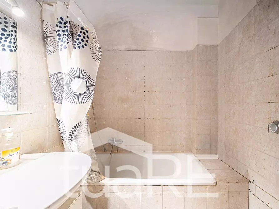 Immagine 11 di Appartamento in vendita  in Via Mombaruzzo a Roma