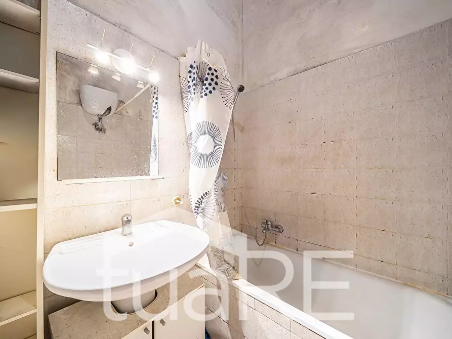 Immagine 12 di Appartamento in vendita  in Via Mombaruzzo a Roma