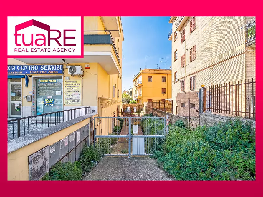 Immagine 1 di Box auto in vendita  in Via Di Casal Dei Pazzi a Roma