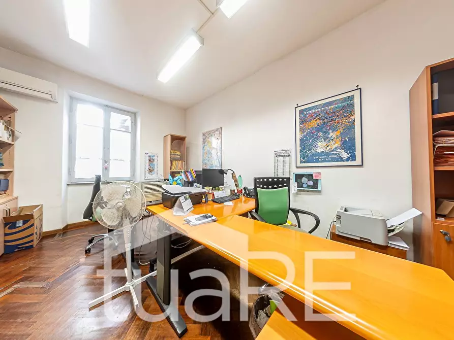 Immagine 2 di Appartamento in vendita  in Via Stamira a Roma