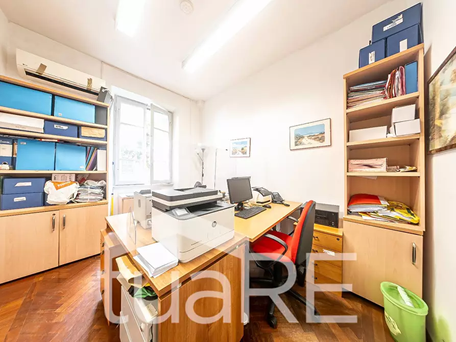 Immagine 4 di Appartamento in vendita  in Via Stamira a Roma