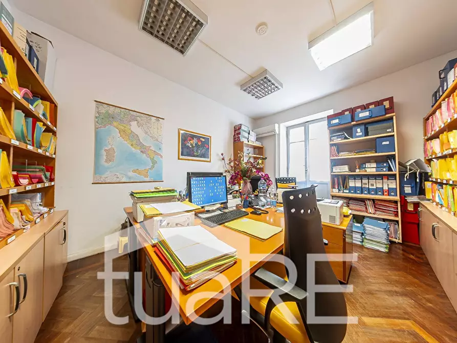 Immagine 5 di Appartamento in vendita  in Via Stamira a Roma