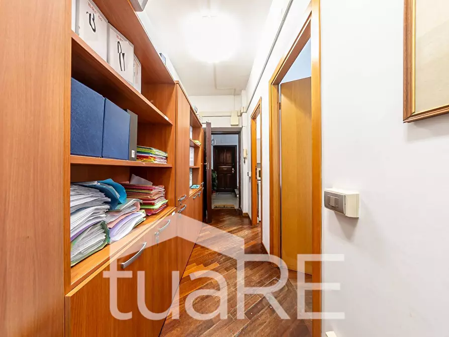 Immagine 8 di Appartamento in vendita  in Via Stamira a Roma