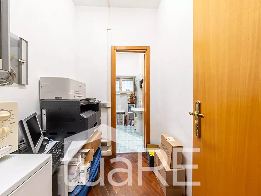 Immagine 9 di Appartamento in vendita  in Via Stamira a Roma