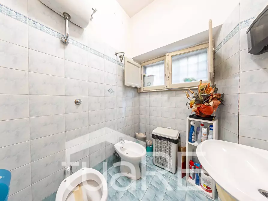 Immagine 10 di Appartamento in vendita  in Via Stamira a Roma