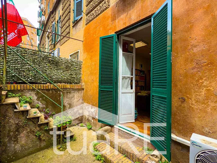 Immagine 11 di Appartamento in vendita  in Via Stamira a Roma