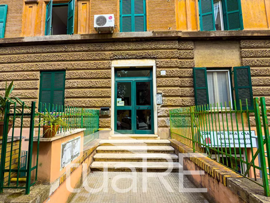 Immagine 13 di Appartamento in vendita  in Via Stamira a Roma