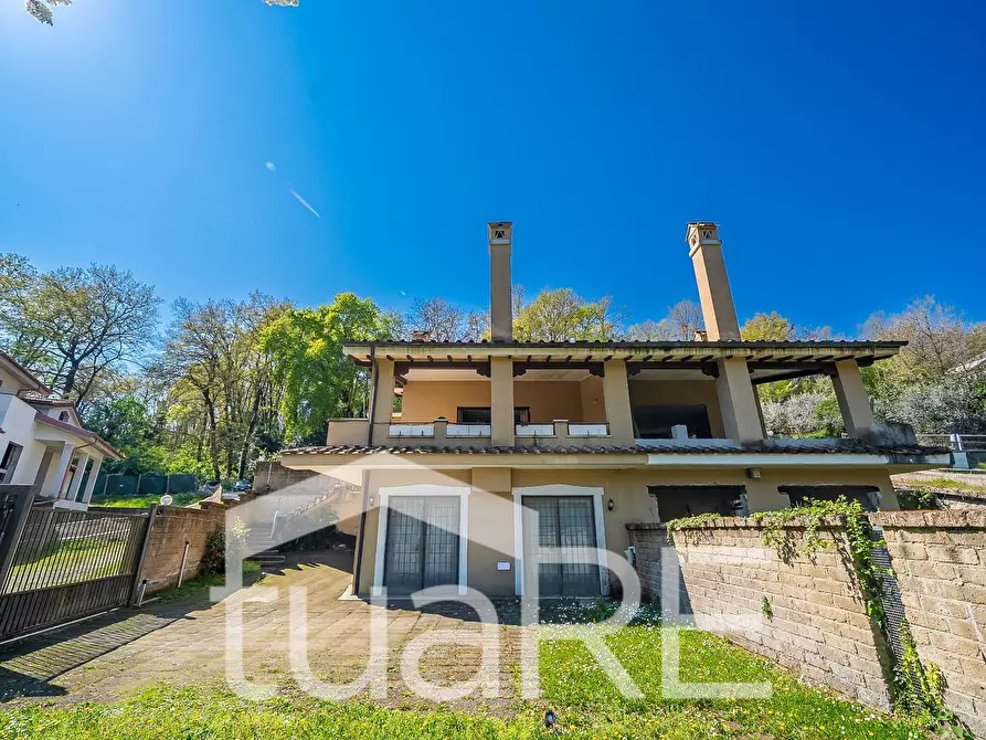 Immagine 2 di Villa in vendita  in Via Tiberina a Roma
