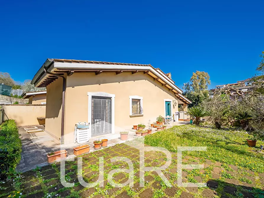 Immagine 4 di Villa in vendita  in Via Tiberina a Roma