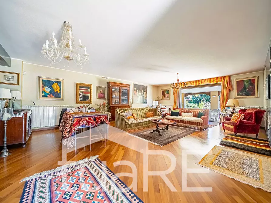 Immagine 5 di Villa in vendita  in Via Tiberina a Roma