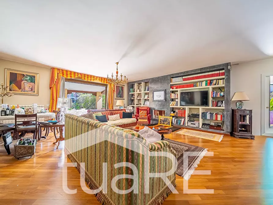 Immagine 6 di Villa in vendita  in Via Tiberina a Roma