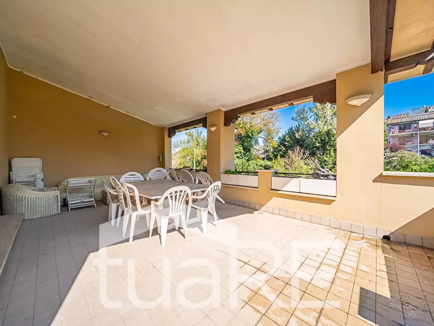 Immagine 10 di Villa in vendita  in Via Tiberina a Roma