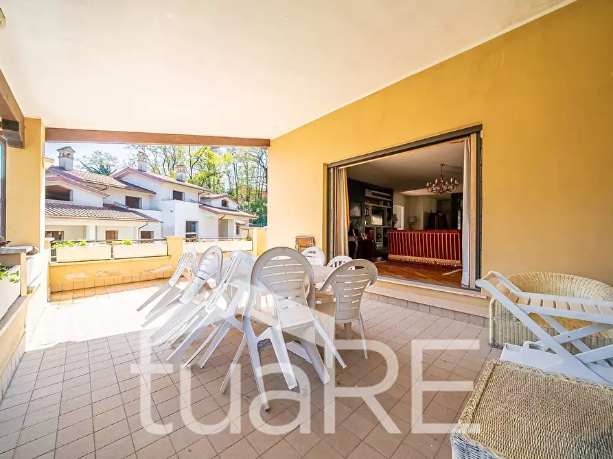 Immagine 12 di Villa in vendita  in Via Tiberina a Roma