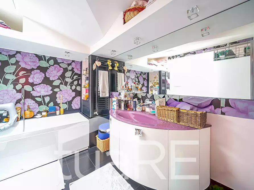 Immagine 15 di Villa in vendita  in Via Tiberina a Roma