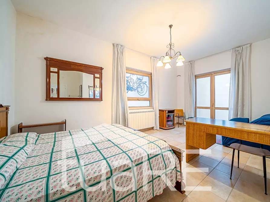 Immagine 22 di Villa in vendita  in Via Tiberina a Roma