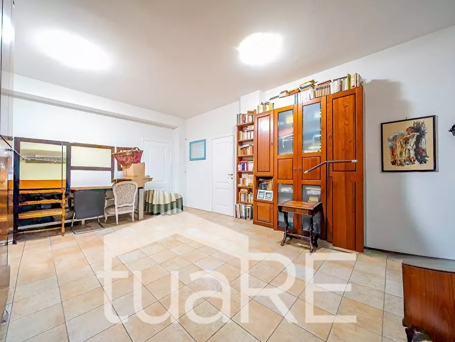 Immagine 27 di Villa in vendita  in Via Tiberina a Roma