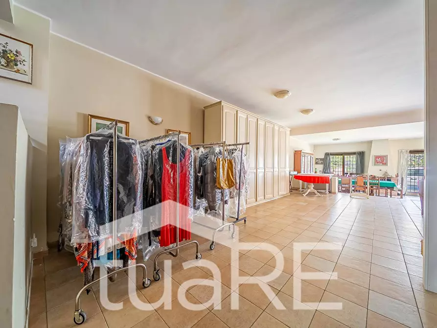 Immagine 28 di Villa in vendita  in Via Tiberina a Roma