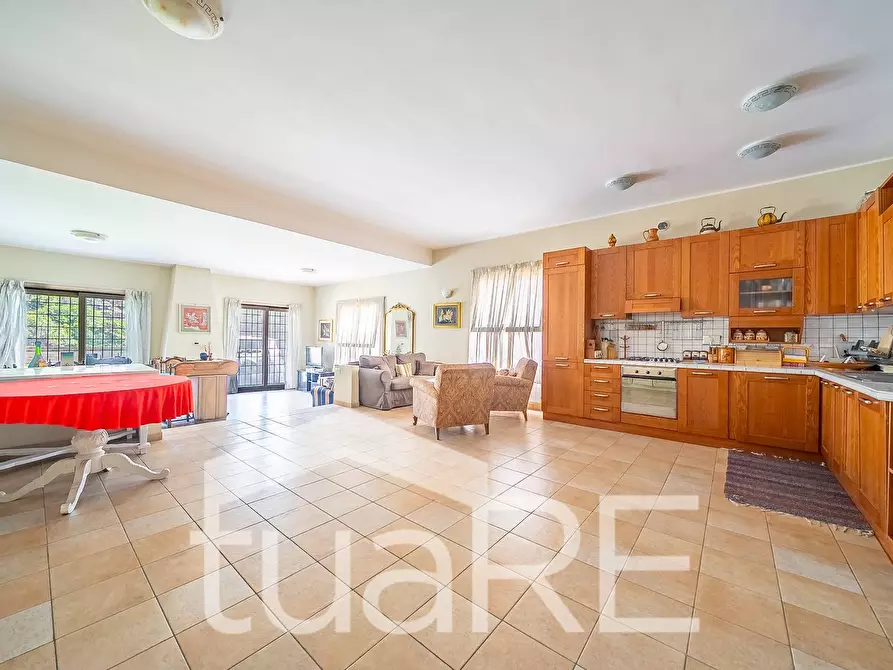 Immagine 29 di Villa in vendita  in Via Tiberina a Roma