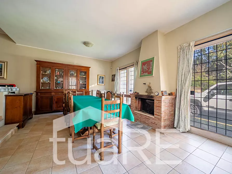 Immagine 32 di Villa in vendita  in Via Tiberina a Roma