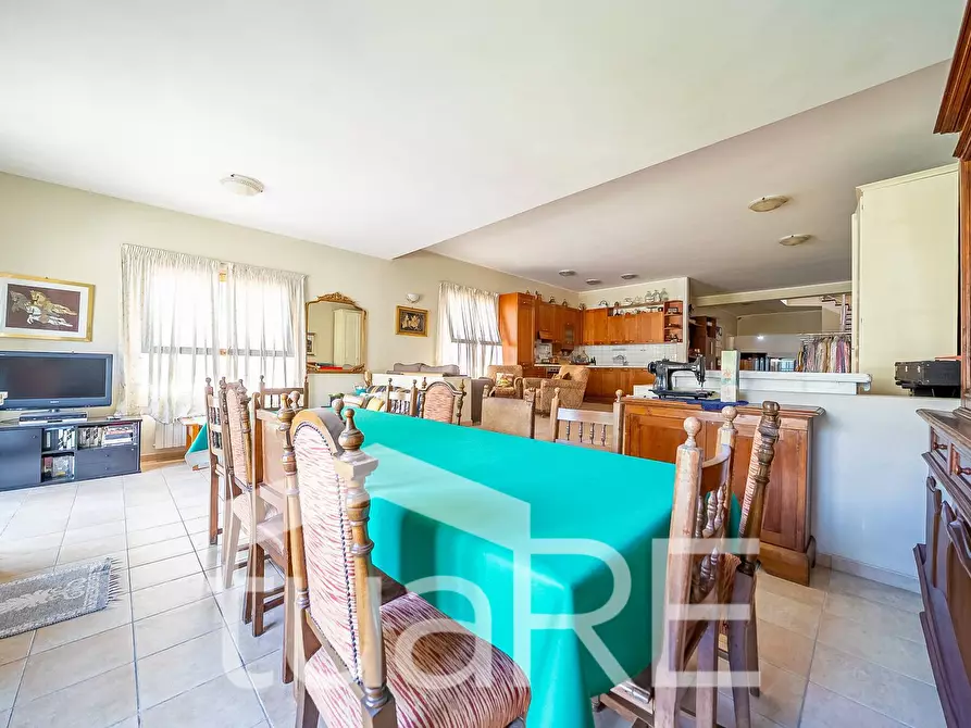 Immagine 34 di Villa in vendita  in Via Tiberina a Roma