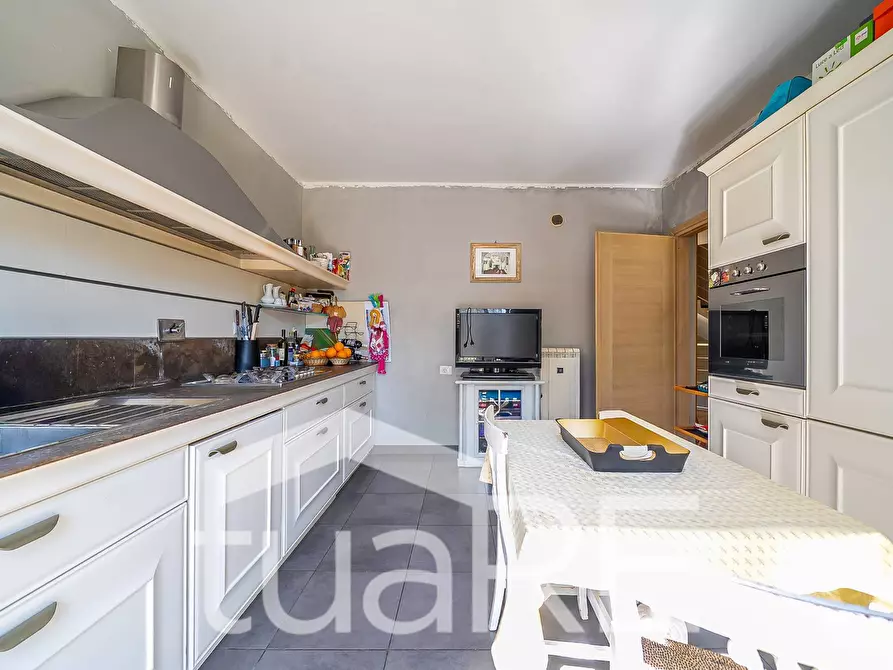 Immagine 37 di Villa in vendita  in Via Tiberina a Roma