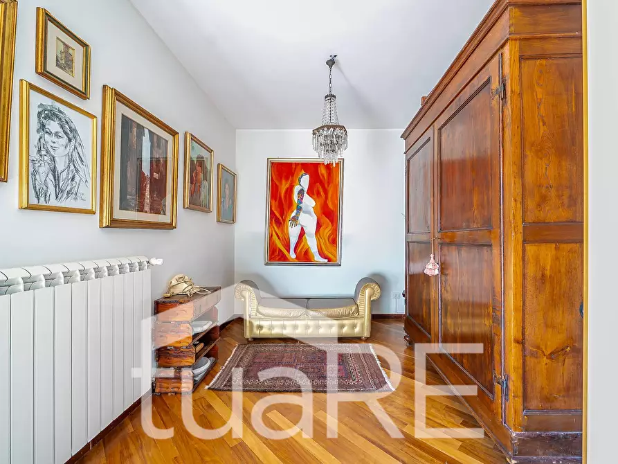 Immagine 38 di Villa in vendita  in Via Tiberina a Roma