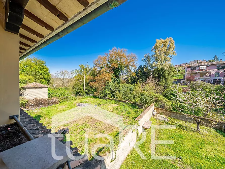 Immagine 40 di Villa in vendita  in Via Tiberina a Roma