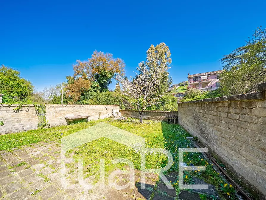 Immagine 41 di Villa in vendita  in Via Tiberina a Roma