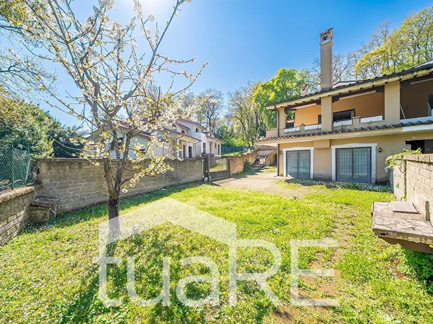 Immagine 42 di Villa in vendita  in Via Tiberina a Roma