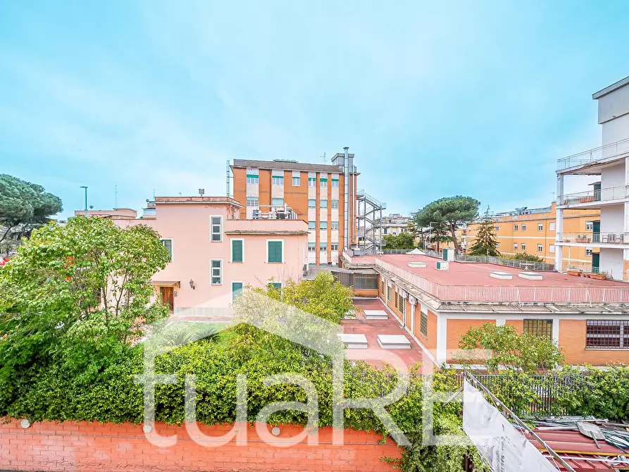 Immagine 11 di Appartamento in vendita  in Via Cornelia a Roma