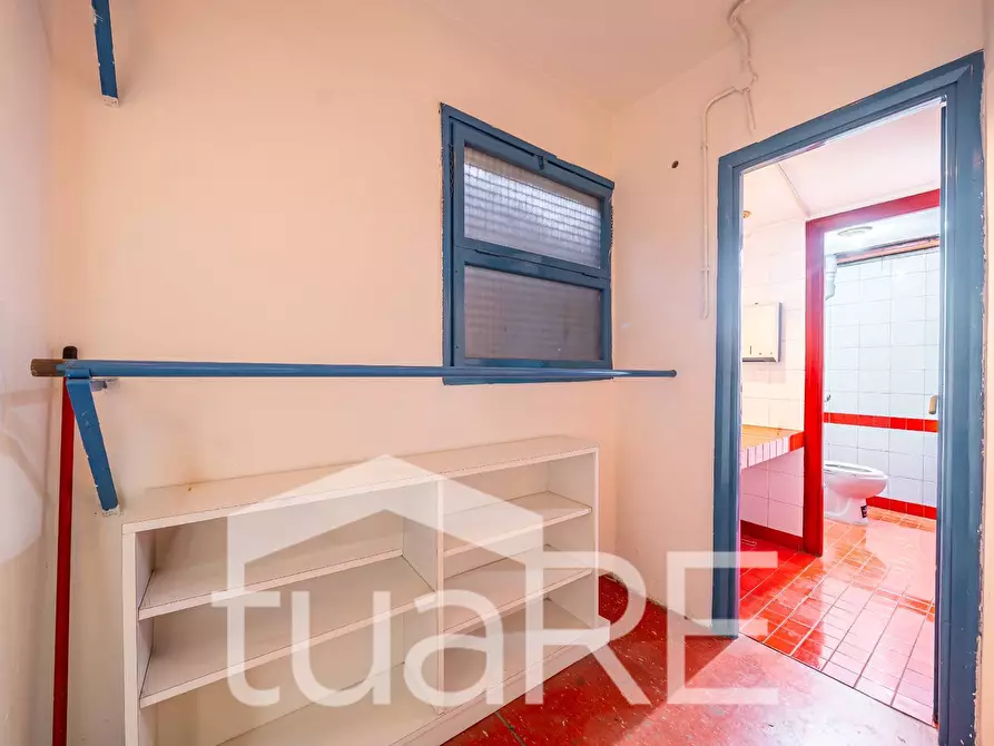 Immagine 16 di Negozio in vendita  in Via Baldo Degli Ubaldi a Roma