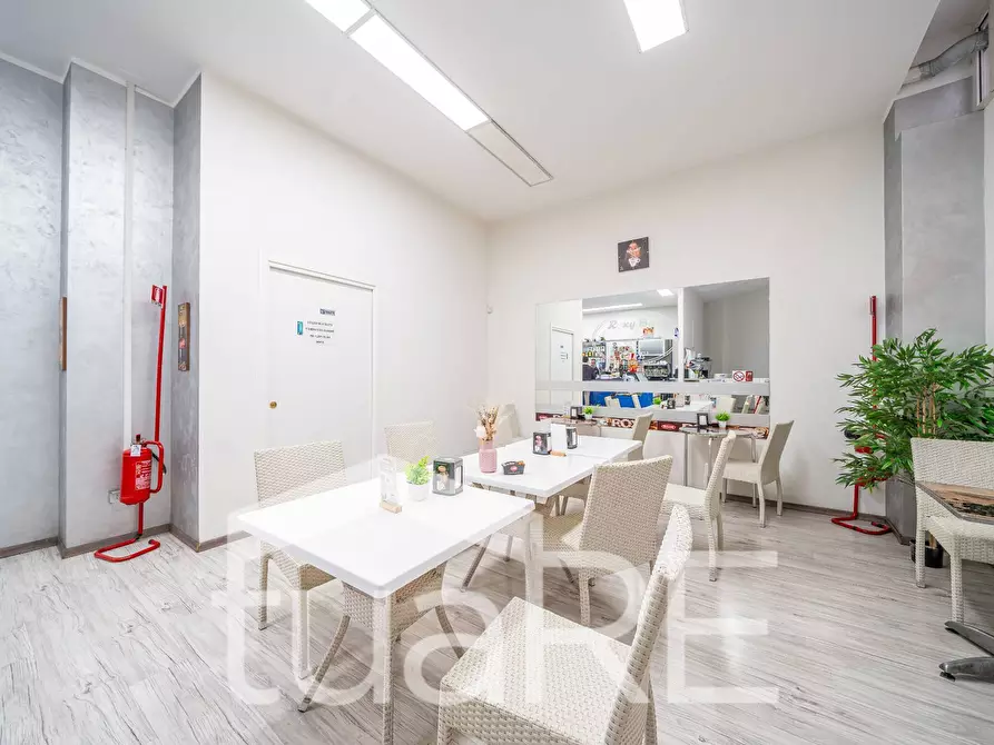Immagine 17 di Negozio in vendita  in Via Baldo Degli Ubaldi a Roma
