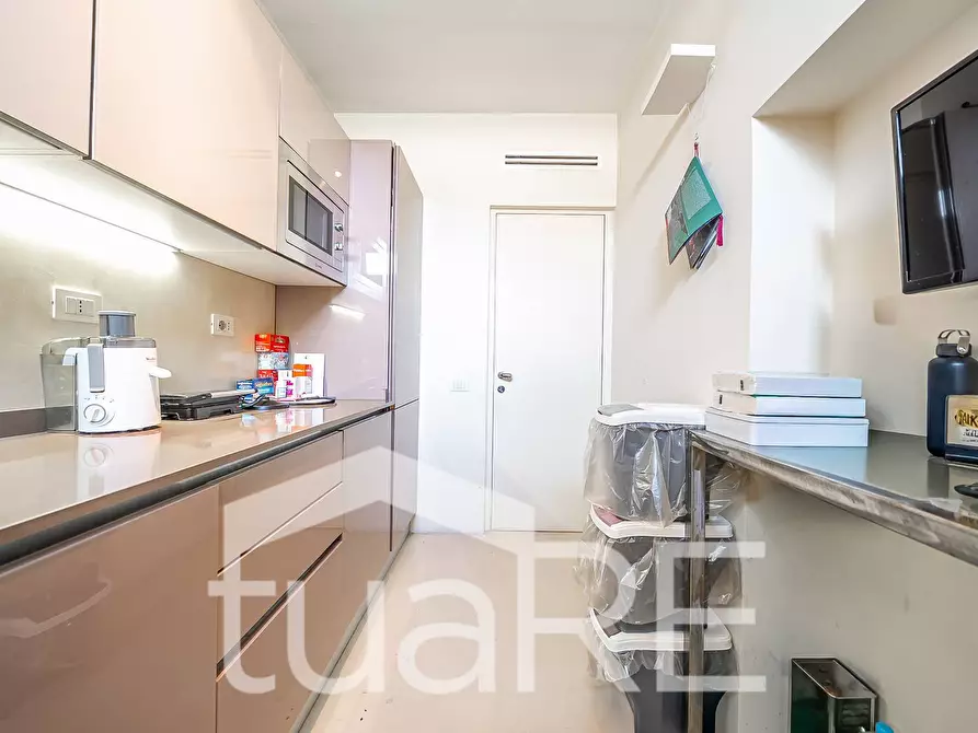 Immagine 10 di Appartamento in vendita  in Via Giuseppe Avezzana a Roma