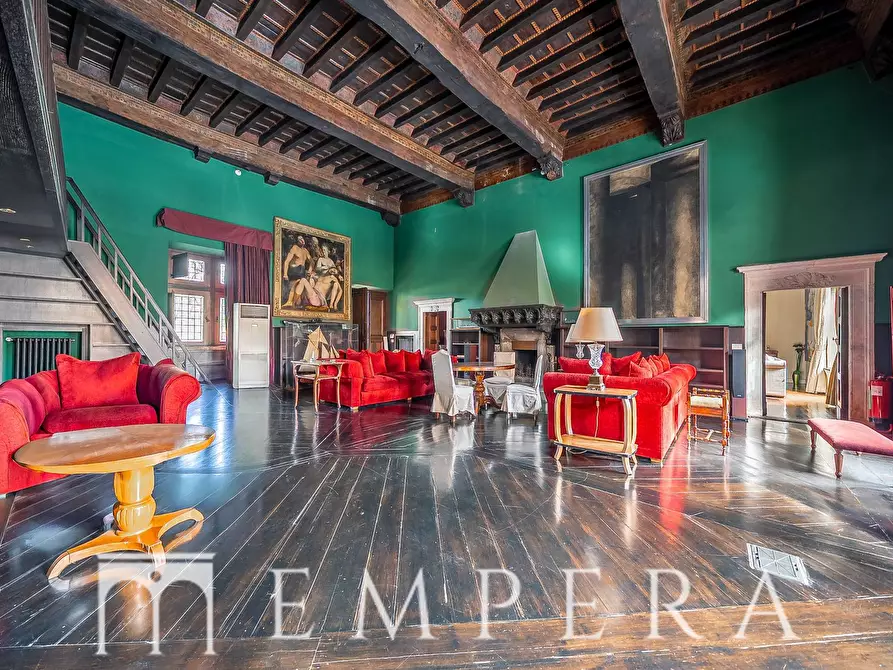 Immagine 3 di Palazzo in vendita  in Piazza In Piscinula a Roma