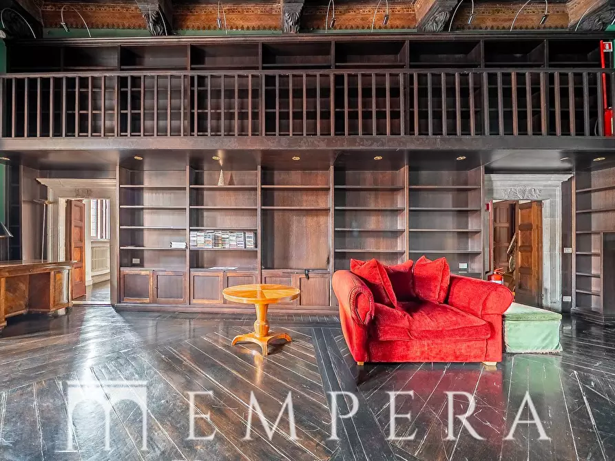 Immagine 5 di Palazzo in vendita  in Piazza In Piscinula a Roma