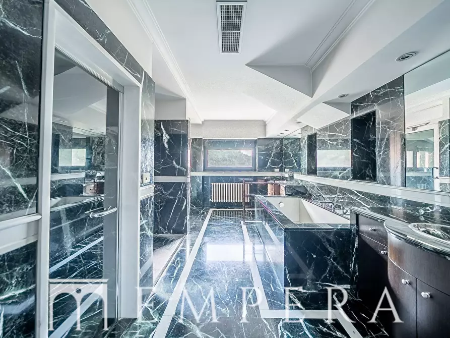 Immagine 8 di Palazzo in vendita  in Piazza In Piscinula a Roma